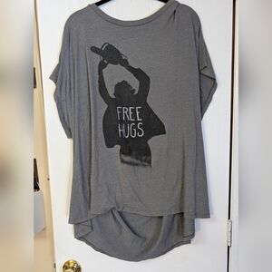 Texas Chainsaw Massacure Gray Graphic Tee with 'Free Hugs' Print 3XL Casual Tee